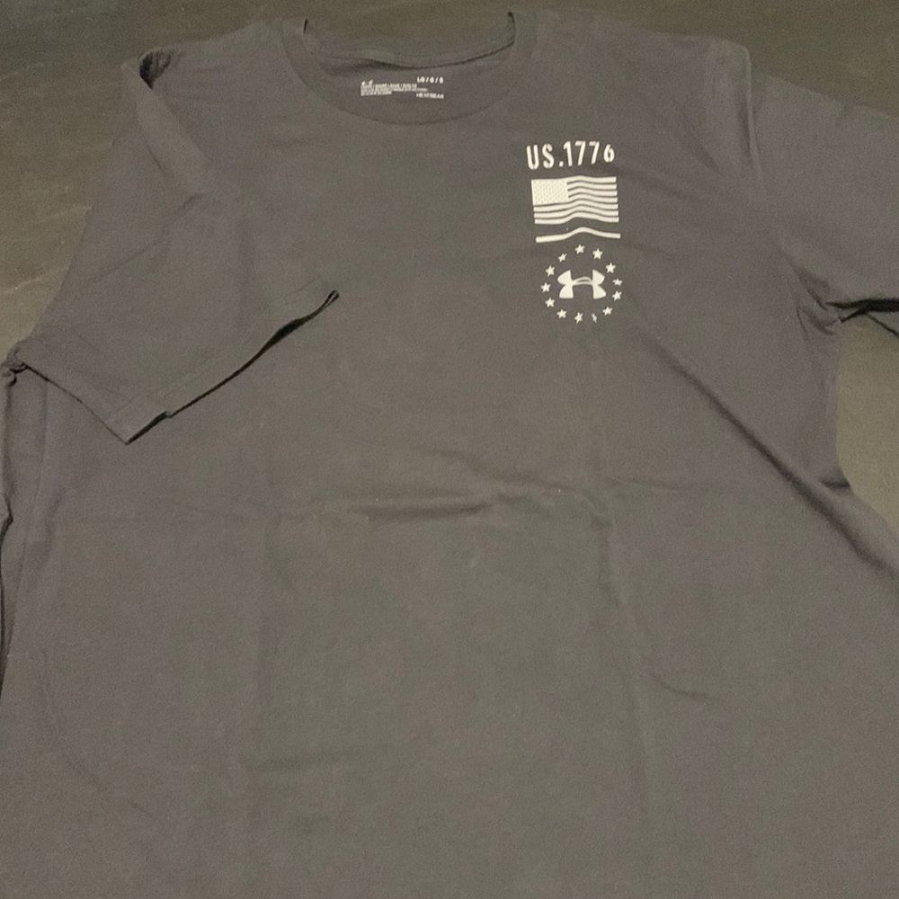 Men’s Under Armour cotton tee